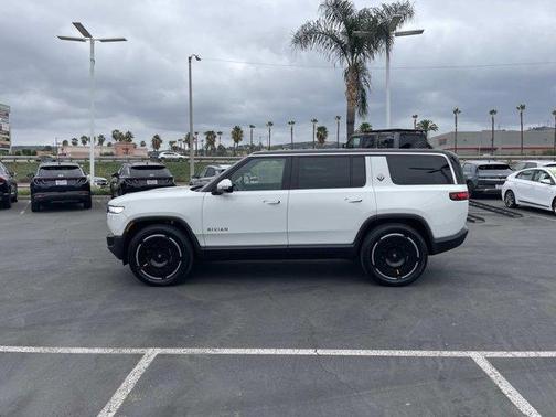 2025 Rivian R1S Adventure