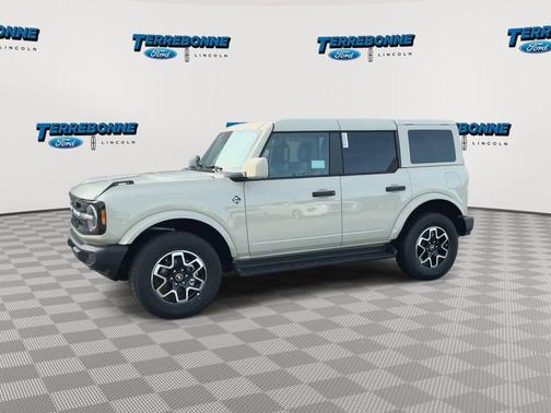 Desert Sand 2026 Ford Bronco Outer Banks