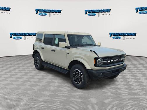 Desert Sand 2026 Ford Bronco Outer Banks