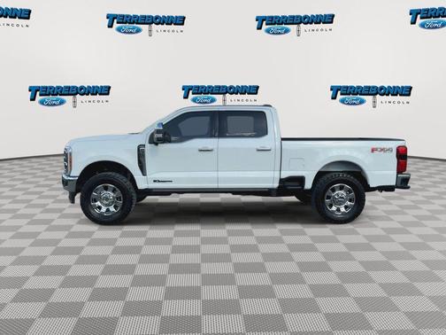 Oxford White 2023 Ford F-350 Lariat Super Duty