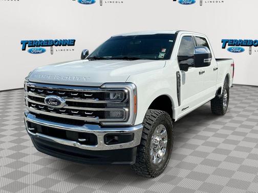 Oxford White 2023 Ford F-350 Lariat Super Duty