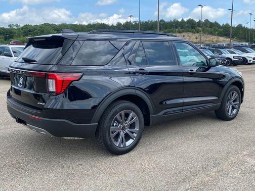 Black Metallic 2026 Ford Explorer Active