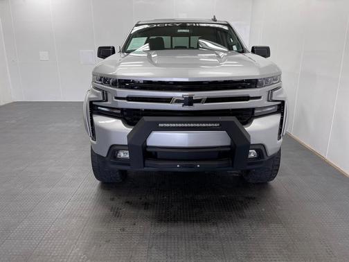 Photo 2 of 30 of 2019 Chevrolet Silverado 1500 RST