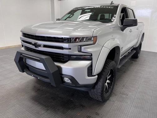Photo 3 of 30 of 2019 Chevrolet Silverado 1500 RST