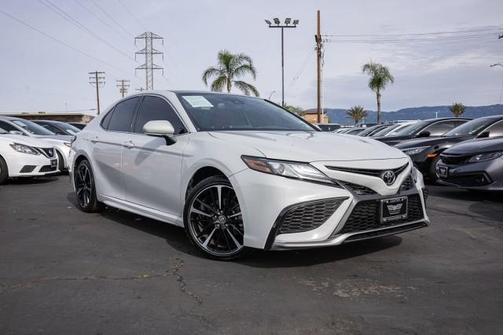 Photo 3 of 32 of 2022 Toyota Camry XSE