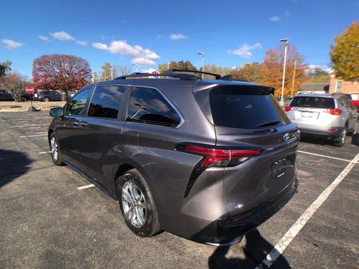 2022 Toyota Sienna XSE 7 Passenger