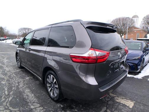 2020 Toyota Sienna LE