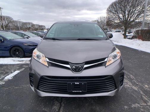 2020 Toyota Sienna LE