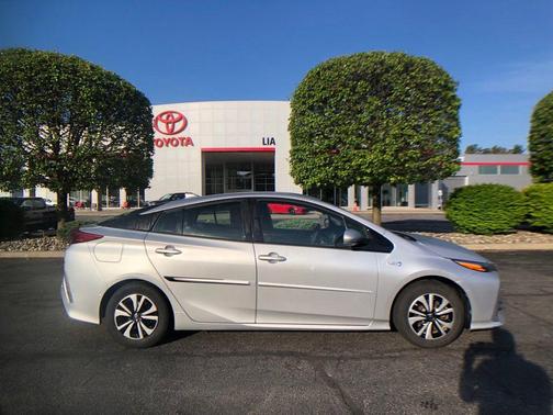 Classic Silver Metallic 2017 Toyota Prius Prime Advanced