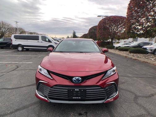 2022 Toyota Camry Hybrid XLE