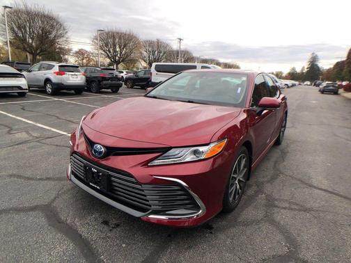 2022 Toyota Camry Hybrid XLE