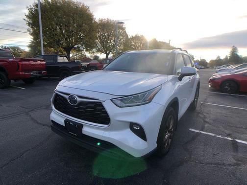 2023 Toyota Highlander Hybrid XLE