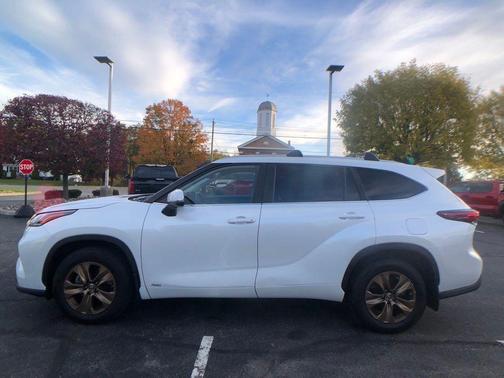 2023 Toyota Highlander Hybrid XLE