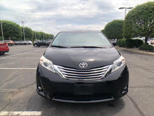 2017 Toyota Sienna XLE