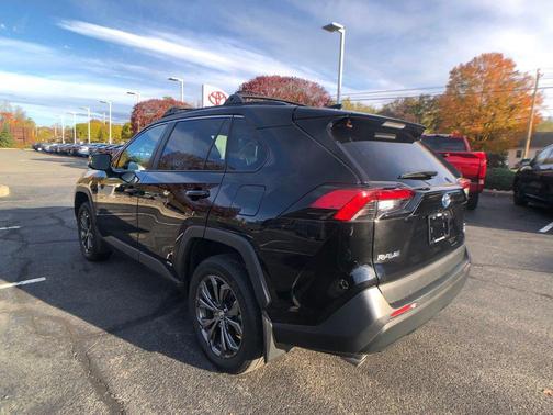 2024 Toyota RAV4 Hybrid XLE Premium