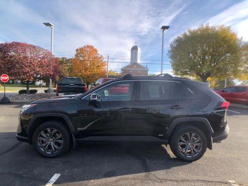 2024 Toyota RAV4 Hybrid XLE Premium