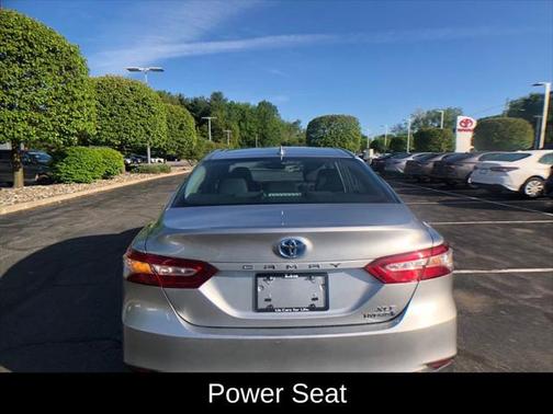 2020 Toyota Camry Hybrid XLE