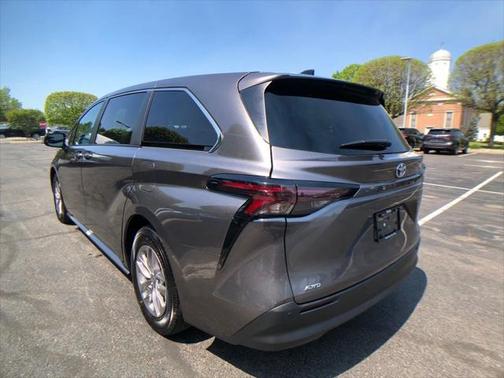 2024 Toyota Sienna XLE 7 Passenger