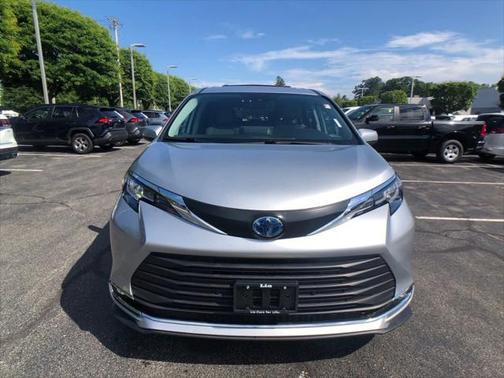 2022 Toyota Sienna XLE 7 Passenger
