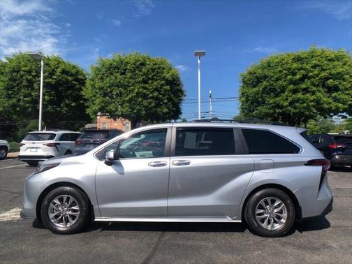 2022 Toyota Sienna XLE 7 Passenger