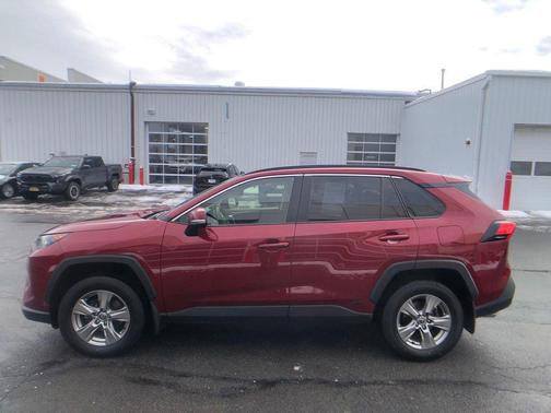 2022 Toyota RAV4 Hybrid LE