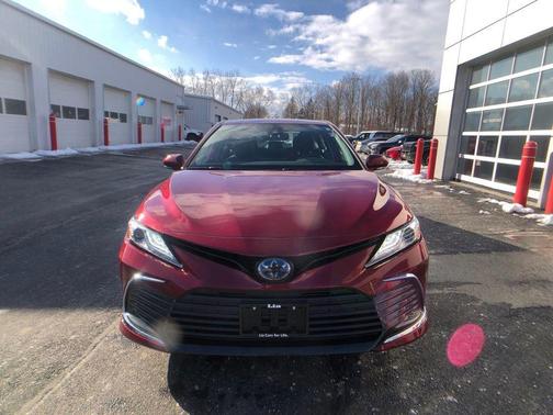 2022 Toyota Camry Hybrid XLE