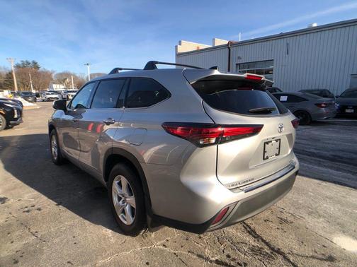 2022 Toyota Highlander LE