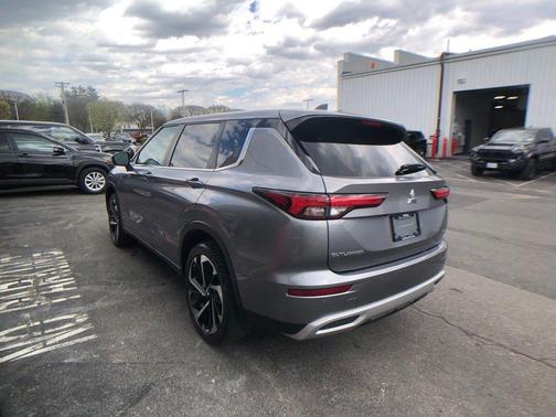 Alloy Silver Metallic 2022 Mitsubishi Outlander SE