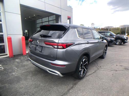 Alloy Silver Metallic 2022 Mitsubishi Outlander SE