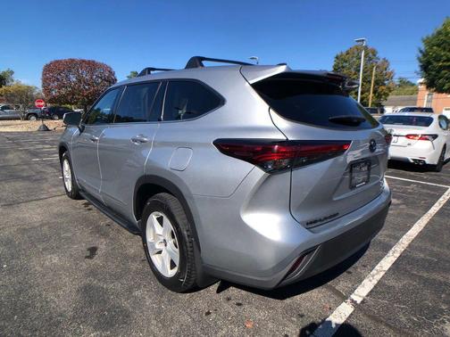 2022 Toyota Highlander Hybrid LE