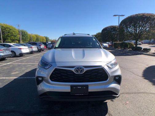 2022 Toyota Highlander Hybrid LE