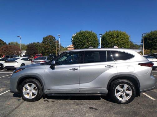 2022 Toyota Highlander Hybrid LE