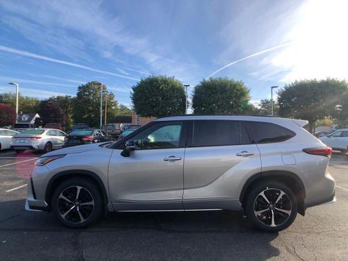 2022 Toyota Highlander XSE