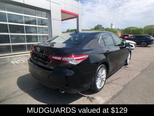 Midnight Black Metallic 2020 Toyota Camry XLE