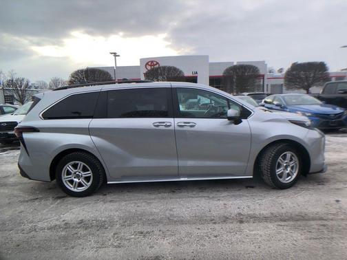 2024 Toyota Sienna XLE