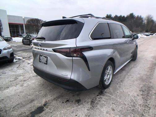 2024 Toyota Sienna XLE