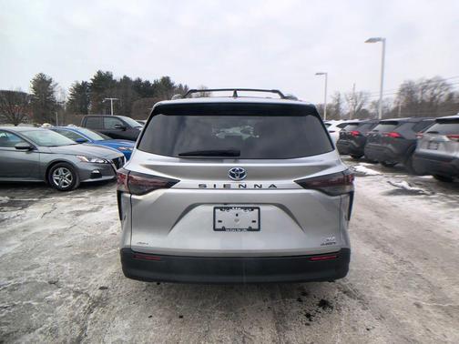 2024 Toyota Sienna XLE