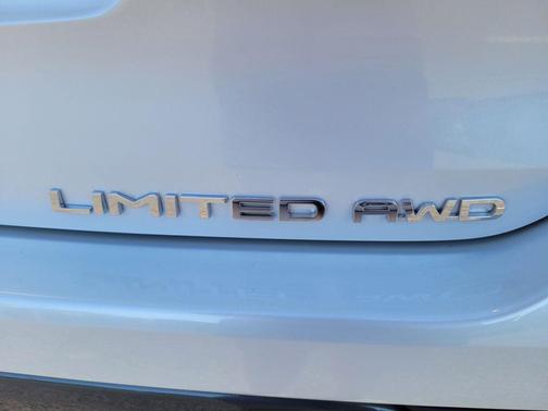 Wind Chill Pearl 2026 Toyota Highlander Limited