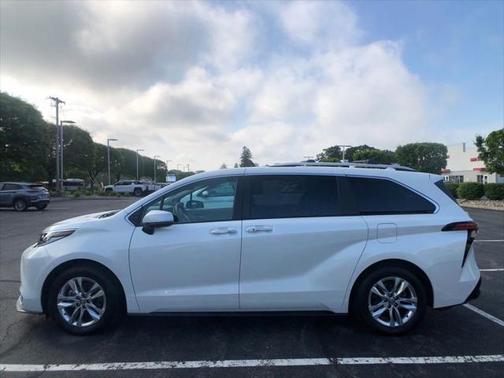 2023 Toyota Sienna Limited 7-Passenger