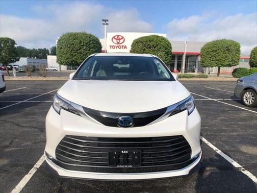 2023 Toyota Sienna Limited 7-Passenger