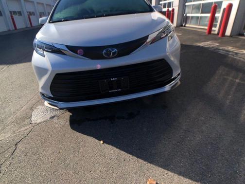 2023 Toyota Sienna XLE