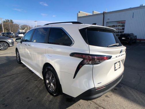 2023 Toyota Sienna XLE