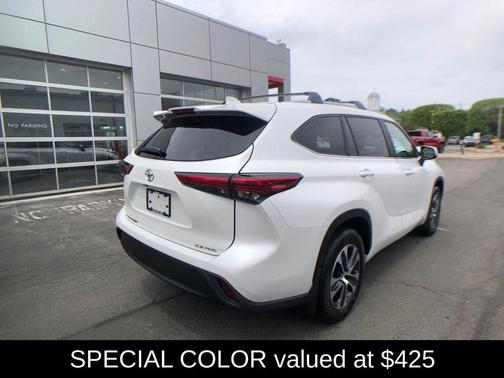 Wind Chill Pearl 2023 Toyota Highlander XLE