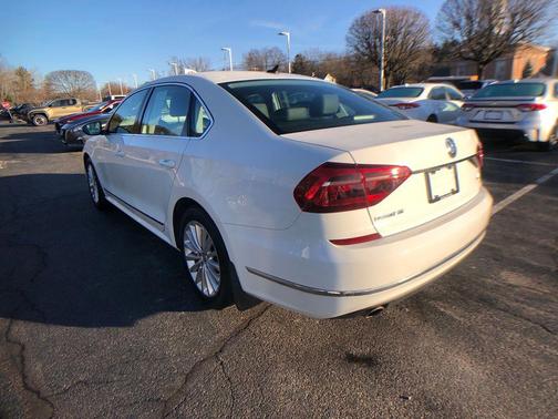 2017 Volkswagen Passat 1.8T SE