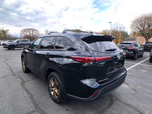 2023 Toyota Highlander Hybrid XLE