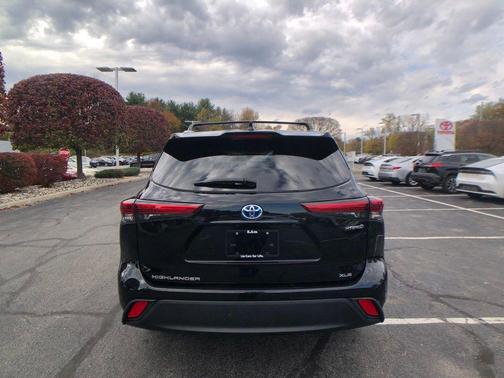 2023 Toyota Highlander Hybrid XLE