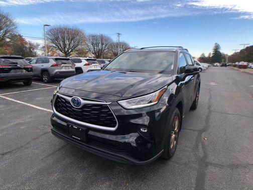 2023 Toyota Highlander Hybrid XLE