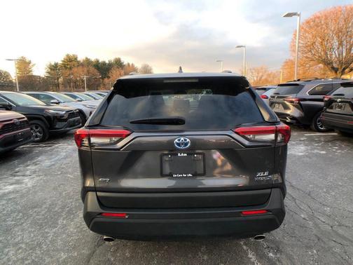 2024 Toyota RAV4 Hybrid XLE