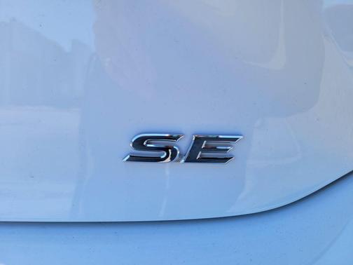 Ice Cap 2026 Toyota Camry SE