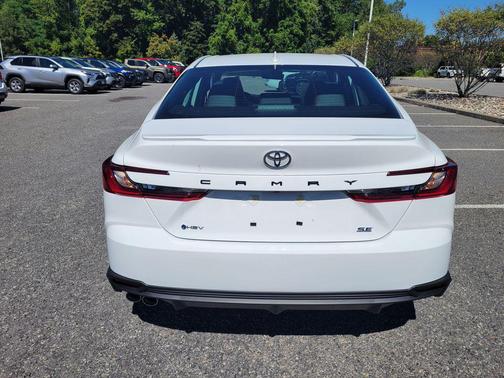 Ice Cap 2026 Toyota Camry SE